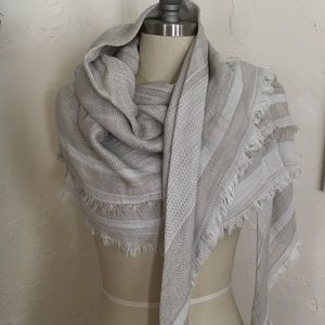Aritzia Wilfred white and gray cotton scarf